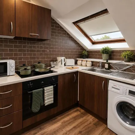 F15Gh - Stylish Home With Garden And Parking